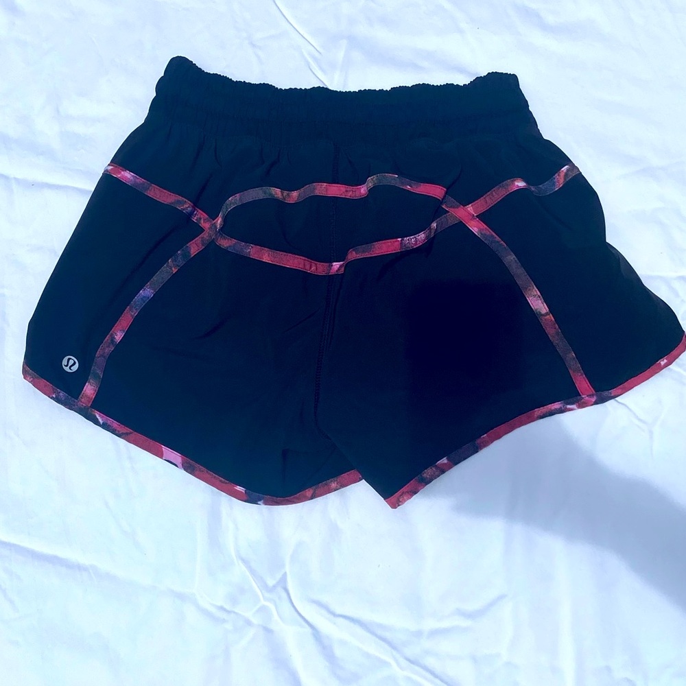 Lululemon Hotty Hot shorts size 6